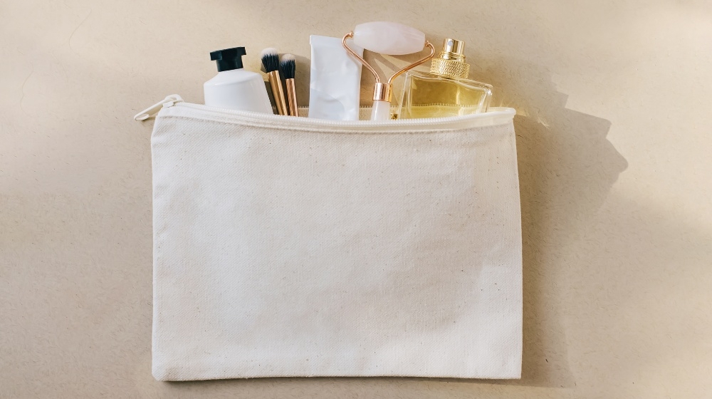 Podnieś Swoją Markę: Kluczowa Rola Bawełnianych Kosmetyczek w Codziennych Rytuałach Urody 
