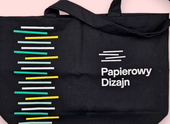 Od papieru do bawełny: historia torby dla pasjonatów Papierowego Dizajnu