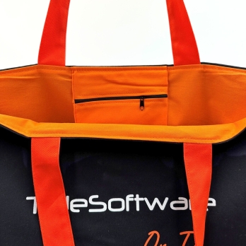 detal kieszeni bawełnianej z kontrastowym materiałem